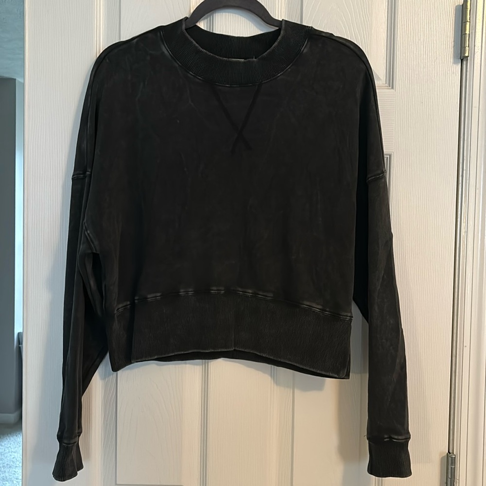 Women’s medium cropped crew distressed sweatshirt